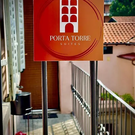 Portatorre Suite, A Charming In The Heart Of Como, Free Private Parking, Air Conditioning & More! Appartement