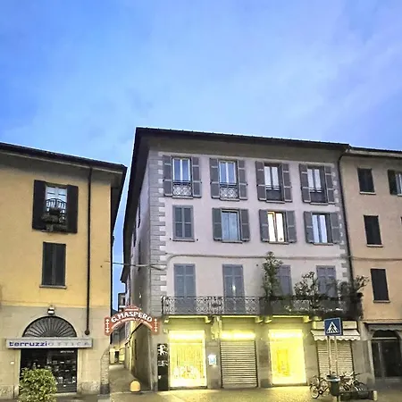 Portatorre Suite, A Charming In The Heart Of Como, Free Private Parking, Air Conditioning & More! Appartement *
