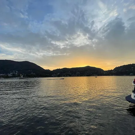 Appartement Portatorre Suite, A Charming In The Heart Of Como, Free Private Parking, Air Conditioning & More!