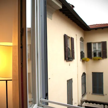 Portatorre Suite, A Charming In The Heart Of Como, Free Private Parking, Air Conditioning & More! Côme