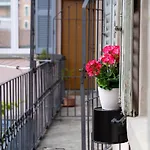 아파트 Portatorre Suite, A Charming In The Heart Of Como, Free Private Parking, Air Conditioning 코모