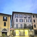 Portatorre Suite, A Charming In The Heart Of Como, Free Private Parking, Air Conditioning 아파트 *