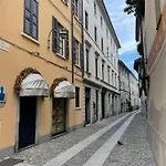 Portatorre Suite, A Charming In The Heart Of Como, Free Private Parking, Air Conditioning 아파트 코모