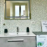 Portatorre Suite, A Charming In The Heart Of Como, Free Private Parking, Air Conditioning 코모