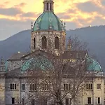 Portatorre Suite, A Charming In The Heart Of Como, Free Private Parking, Air Conditioning 아파트