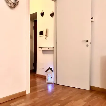 Portatorre Suite, A Charming In The Heart Of Como, Free Private Parking, Air Conditioning & More! Appartamento Côme