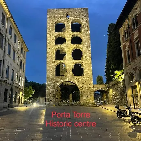 Portatorre Suite, A Charming In The Heart Of Como, Free Private Parking, Air Conditioning & More! Apartman Como