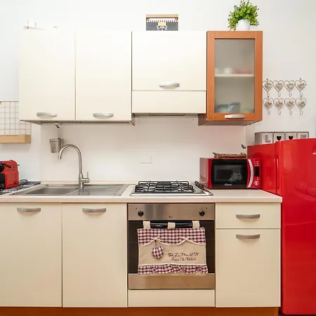 Portatorre Suite, A Charming In The Heart Of Como, Free Private Parking, Air Conditioning & More!