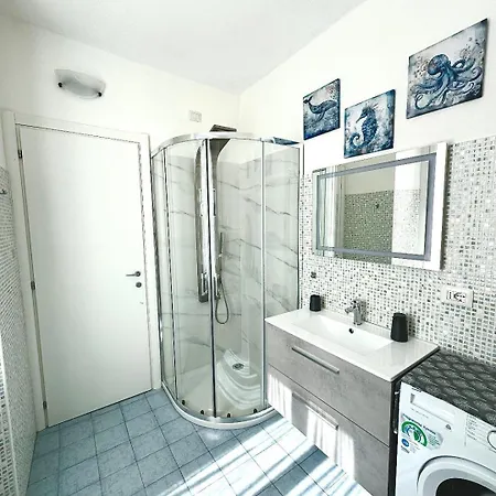 Portatorre Suite, A Charming In The Heart Of Como, Free Private Parking, Air Conditioning & More! *