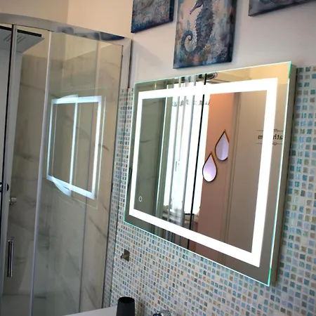 Appartamento Portatorre Suite, A Charming In The Heart Of Como, Free Private Parking, Air Conditioning & More!