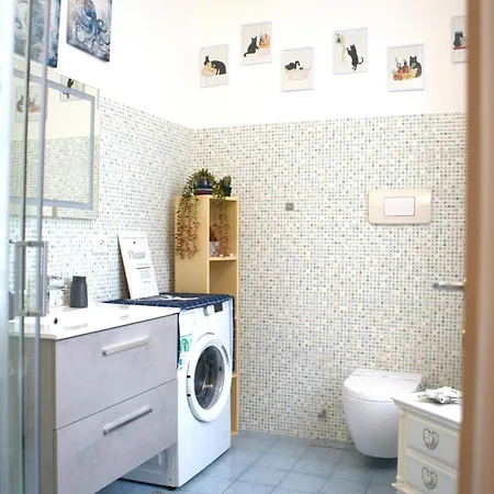 Portatorre Suite, A Charming In The Heart Of Como, Free Private Parking, Air Conditioning & More! Appartement