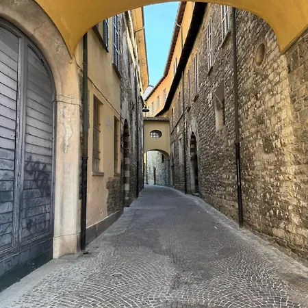Apartamento Portatorre Suite, A Charming In The Heart Of Como, Free Private Parking, Air Conditioning *