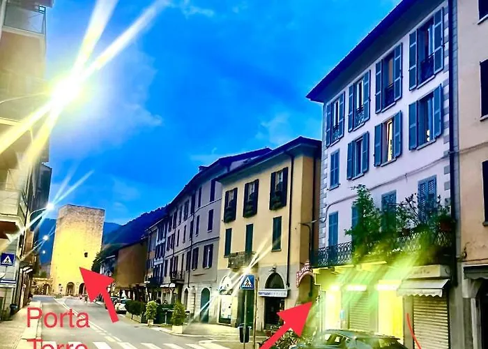 Portatorre Suite, A Charming In The Heart Of Como, Free Private Parking, Air Conditioning & More! Apartment