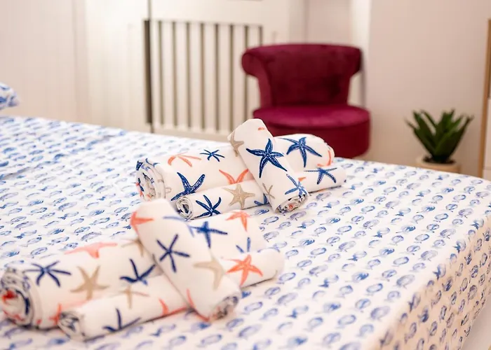 Apartment Portatorre Suite, A Charming In The Heart Of Como, Free Private Parking, Air Conditioning & More!