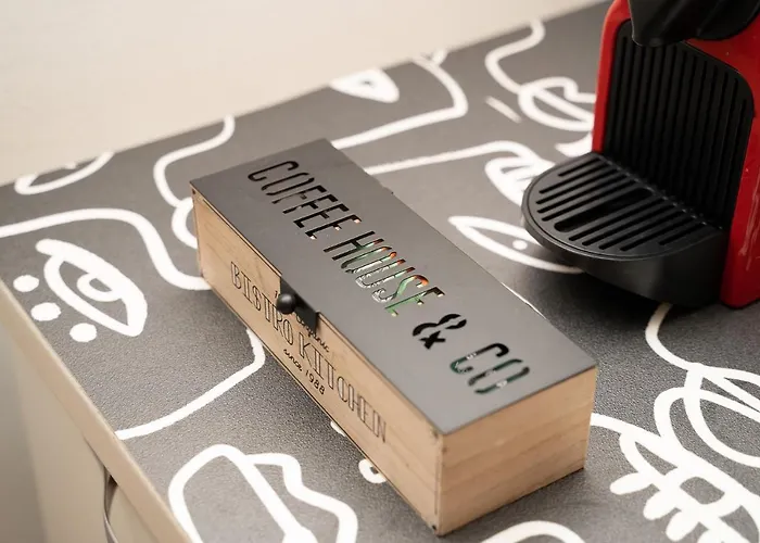 Portatorre Suite, A Charming In The Heart Of Como, Free Private Parking, Air Conditioning & More! Apartment Como