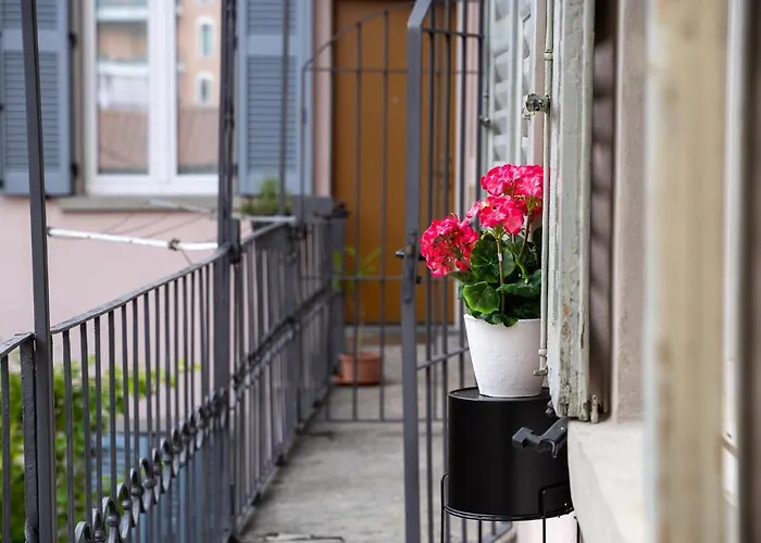 Apartment Portatorre Suite, A Charming In The Heart Of Como, Free Private Parking, Air Conditioning & More! Como