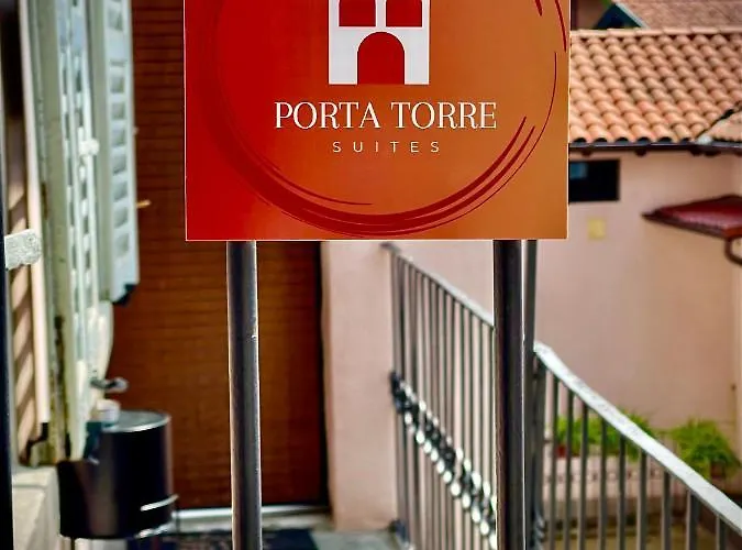 Portatorre Suite, A Charming In The Heart Of Como, Free Private Parking, Air Conditioning & More! Lägenhet