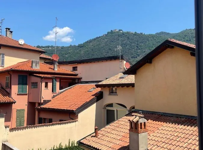 Portatorre Suite, A Charming In The Heart Of Como, Free Private Parking, Air Conditioning & More! Lägenhet Como