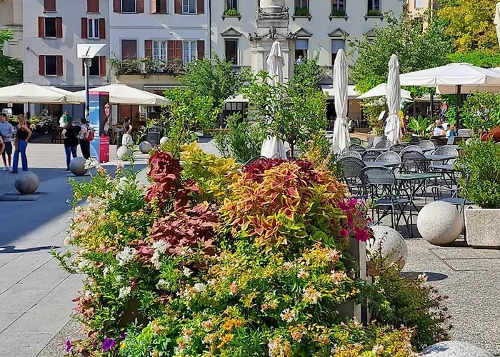 Portatorre Suite, A Charming In The Heart Of Como, Free Private Parking, Air Conditioning & More! *