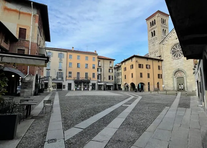 Portatorre Suite, A Charming In The Heart Of Como, Free Private Parking, Air Conditioning & More! *