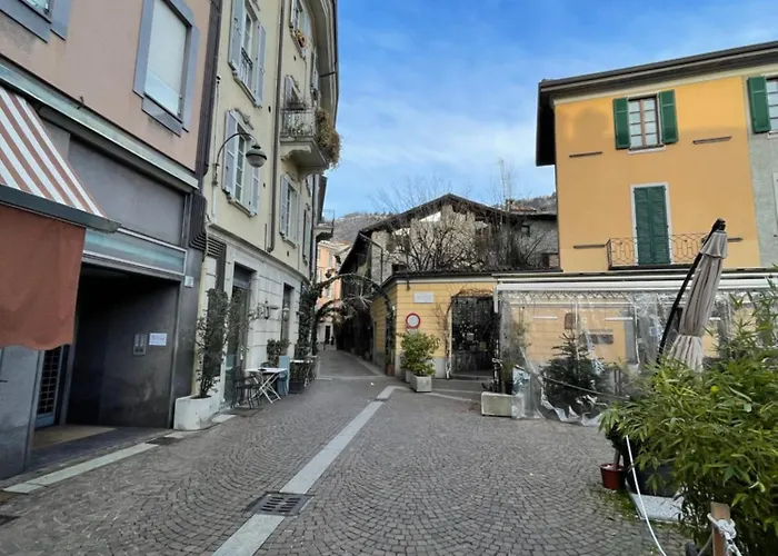Portatorre Suite, A Charming In The Heart Of Como, Free Private Parking, Air Conditioning & More! * Como
