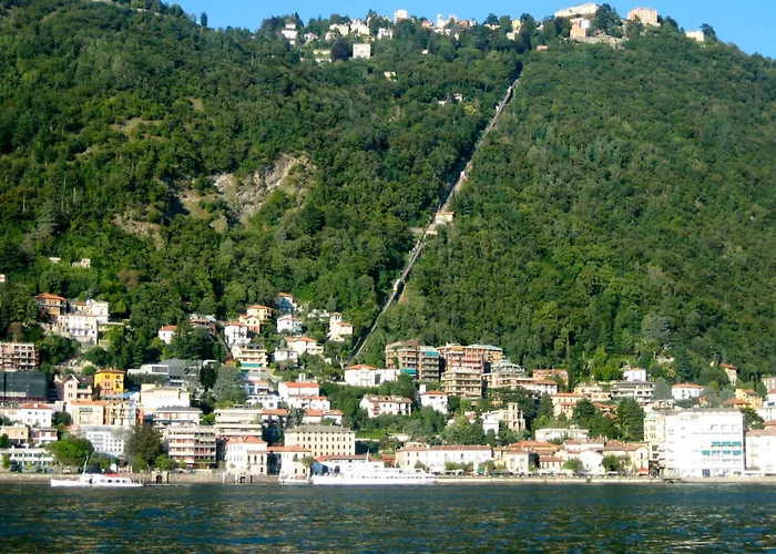 Apartment Portatorre Suite, A Charming In The Heart Of Como, Free Private Parking, Air Conditioning & More! Como