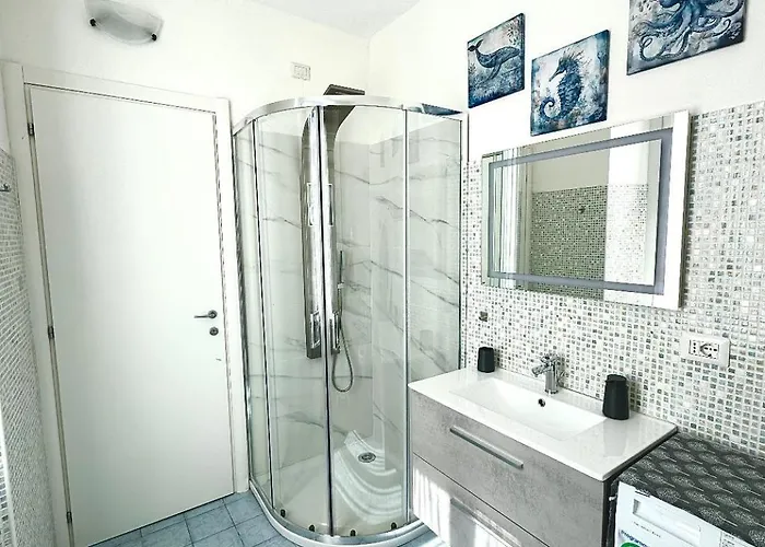 Portatorre Suite, A Charming In The Heart Of Como, Free Private Parking, Air Conditioning & More! *