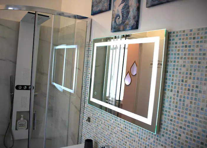 Apartment Portatorre Suite, A Charming In The Heart Of Como, Free Private Parking, Air Conditioning & More!