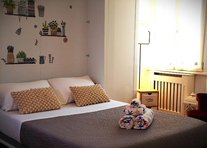 Portatorre Suite, A Charming In The Heart Of Como, Free Private Parking, Air Conditioning & More! *