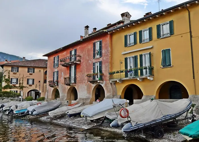 Apartment Portatorre Suite, A Charming In The Heart Of Como, Free Private Parking, Air Conditioning & More!