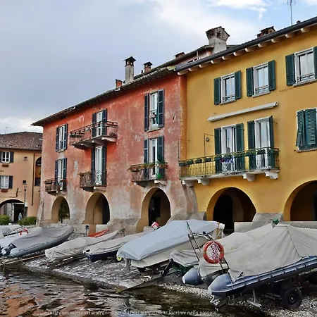 Apartman Portatorre Suite, A Charming In The Heart Of Como, Free Private Parking, Air Conditioning & More!